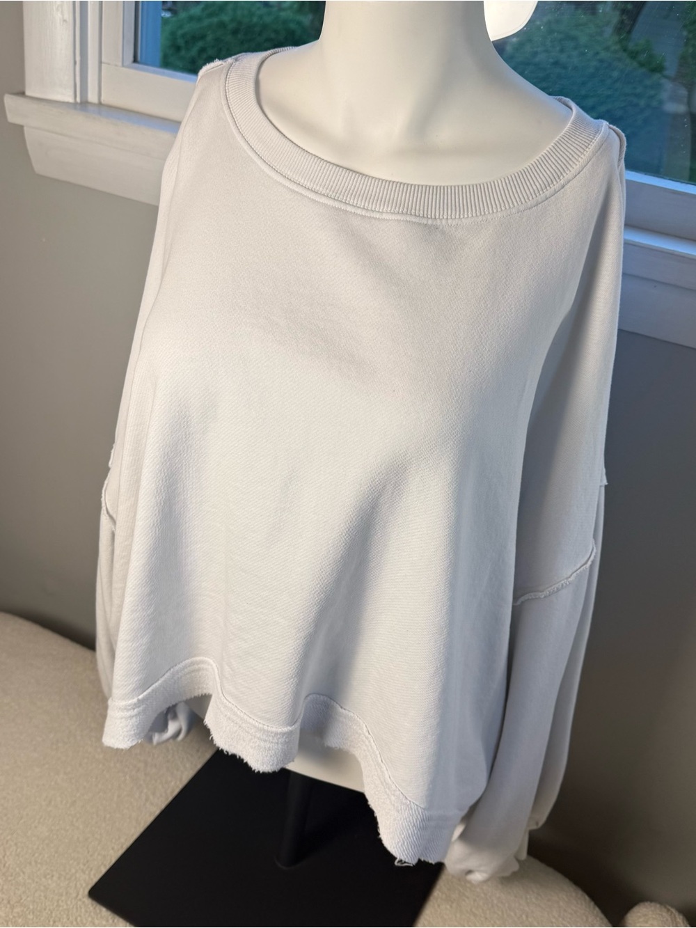 Free People Women's White Scoop Neck Pullover Sweatshirt Relaxed Fit Size M